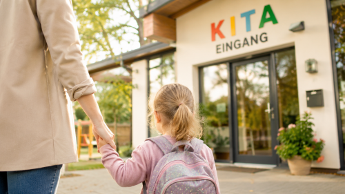 Auf dem Weg zur Kita-Eingang